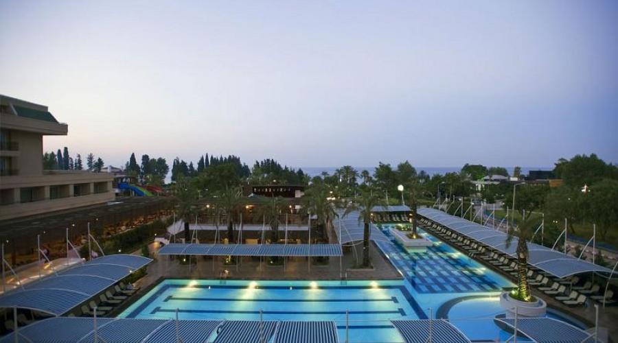 Crystal De Luxe Hotel Resort & Spa