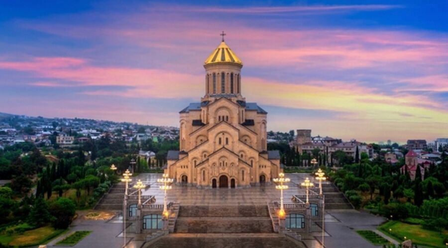 Uçakla Tiflis & Batum & Ayder Yaylası Turu ( Trabzon başlar, Rize biter )